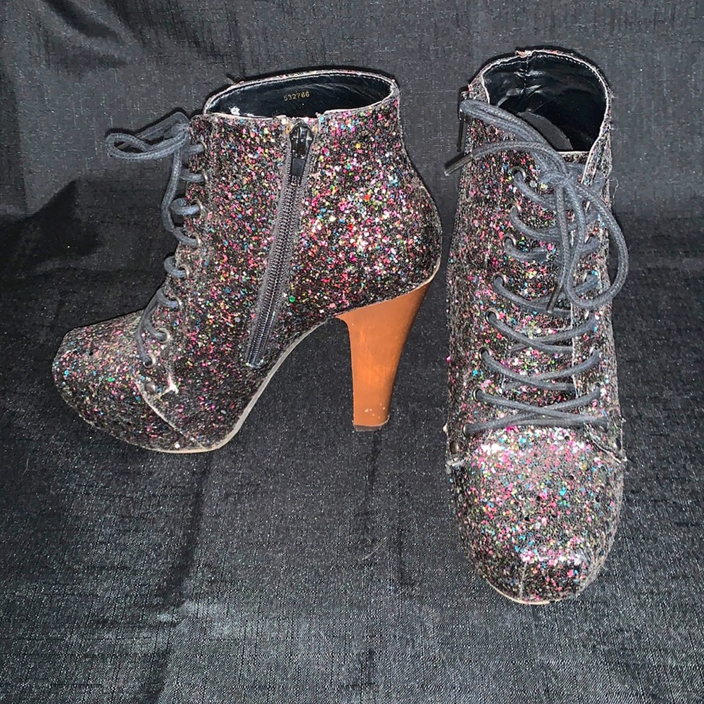 Booty glitter heals